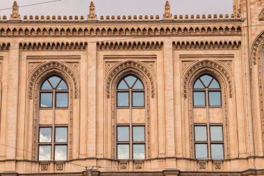 Münih, Almanya - 20 Aralık 2021: Yukarı Bavyera ilçe yönetiminin mimarisi üzerine görüş.