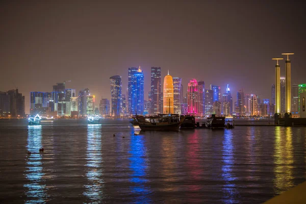 Doha Catar Dezembro 2019 Vista Noturna Skyline Distrito Financeiro Doha — Fotografia de Stock
