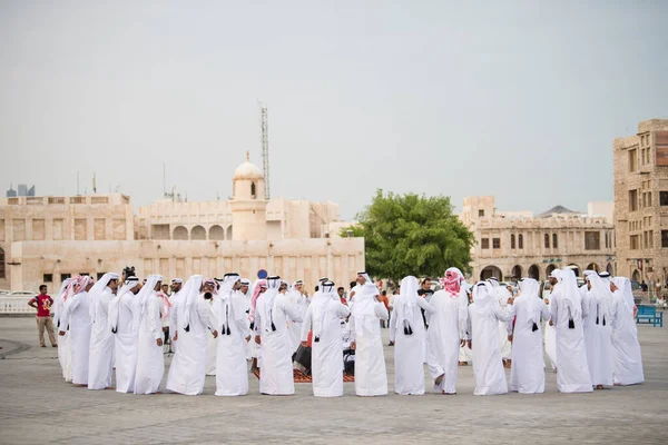 Doha Qatar March 2019 Виступ Традиційної Катарської Музики Танцю Виконується — стокове фото