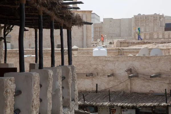 Doha Katar Grudnia 2019 Zagraniczni Robotnicy Budowlani Ulicach Doha — Zdjęcie stockowe