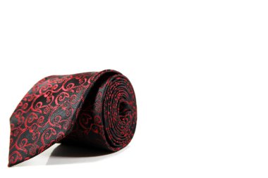 Çiçek desenli klasik kravat beyaz arka planda yuvarlandı. Yakın plan görüntüsü. Beyaz üzerine izole edilmiş tek bir nesne. 