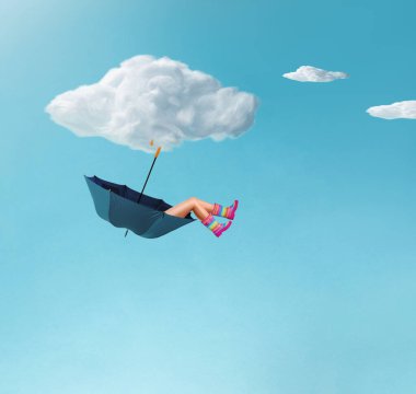 Renkli lastik çizmeli bir kızın bir buluta bağlı şemsiye içinde yatmasından oluşmuş bir kompozisyon. Gerçeküstü an, yaratıcı sanat, asgari estetik konsepti.