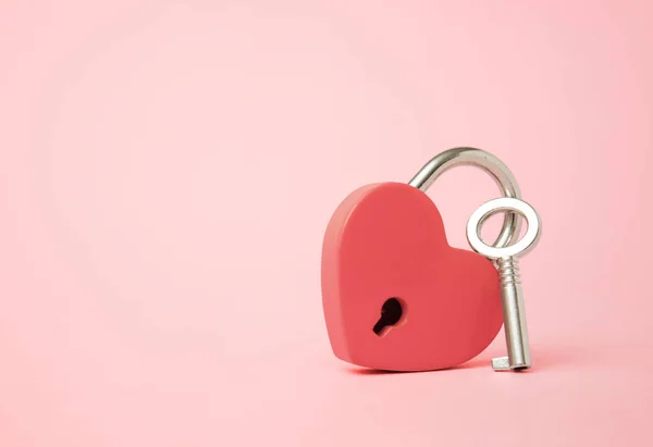 Composición Fondo San Valentín Con Candado Rojo Forma Corazón Sobre —  Fotos de Stock