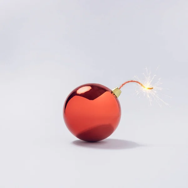 圣诞易爆装饰导火索炸弹庆祝的时间到了新年概念 — 图库照片
