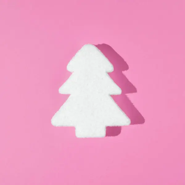 Beyaz Noel Ağacı Süslemesi Pembe Arka Plan Yeni Yıl Tatili — Stok fotoğraf