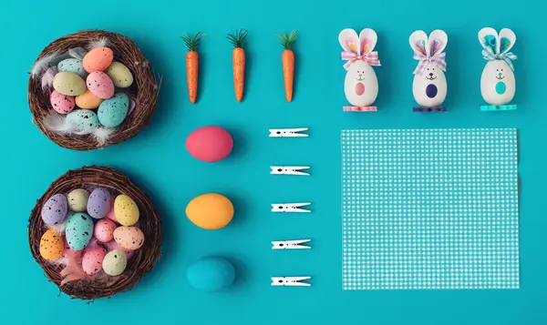 Patrón Pascua Hecho Con Coloridos Huevos Pascua Sobre Fondo Azul —  Fotos de Stock