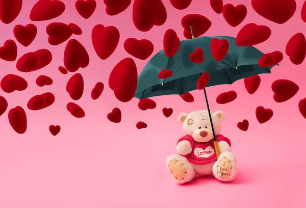 Composición Amor Hecha Oso Peluche Paraguas Lluvia Forma Corazón Sobre — Foto de Stock