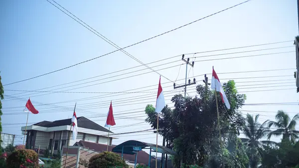 인도네시아의 기념일을 환영하기 측면에 설치된 빨간색과 — 스톡 사진
