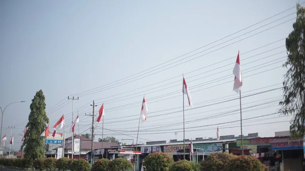 Dekorasi Bendera Merah Dan Putih Dipasang Pinggir Jalan Untuk Menyambut — Stok Foto