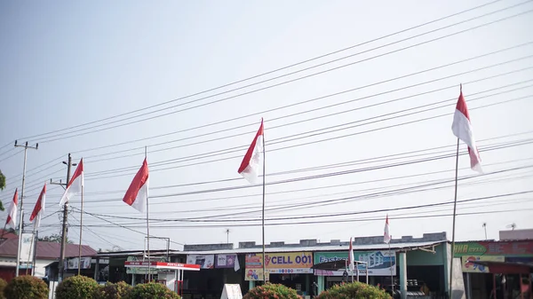 Dekorasi Bendera Merah Dan Putih Dipasang Pinggir Jalan Untuk Menyambut — Stok Foto