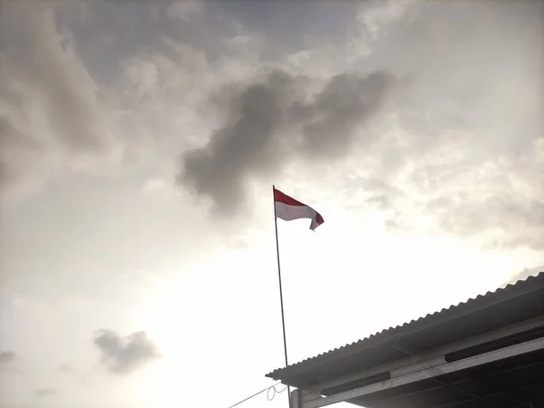 Bandeira Nacional Indonésia Que Agita Para Dar Boas Vindas Dia — Fotografia de Stock