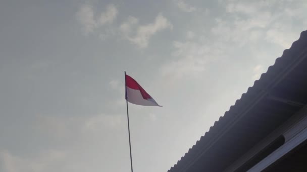 Video Bandera Roja Blanca Bandera Nacional Indonesia Ondeando Sobre Fondo — Vídeo de stock