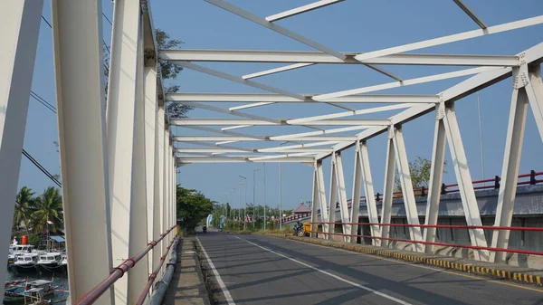 인도네시아 발루루루 2023년 2차선 도로와 구조물이 풀라우 Baai 2라는 다리의 — 스톡 사진