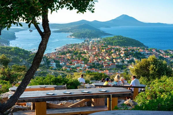Providenca Tematski Vidikovac restoran barı Losinj adaları üzerinde harika manzarası var.