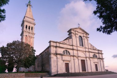 Rovinj Hırvatistan 'daki tepedeki Aziz Euphemia Kilisesi.