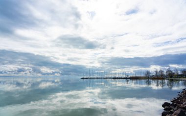 Balatonvilagos Macaristan 'daki Balaton Gölü' nün güzel yansıması .