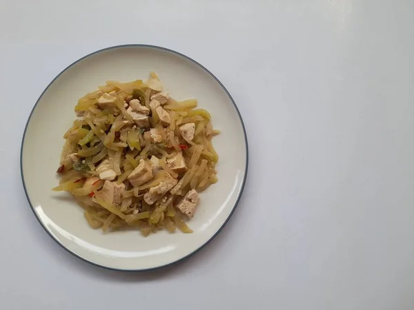 白を基調としたお皿の上の野菜料理 サイアム セシウム エドレ 健康的な食品の背景の概念 食品のレシピ ランチ ディナー レストラン — ストック写真