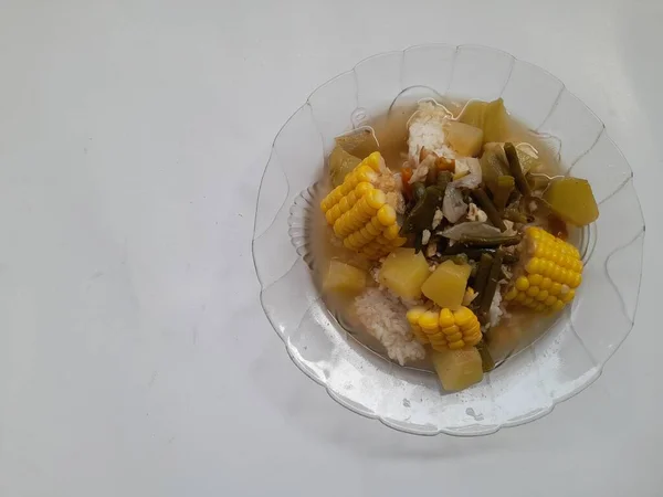 燕麦蔬菜 Sayur Asem 由甜玉米 狼在碗中的观点以上 健康食品 传统食品 食品配方 自制食品 早餐的背景概念 — 图库照片