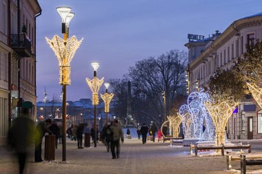 Lublin 'de Noel atmosferi. Polonya 'da Noel süsleri. Noel Aydınlatma Festivali. Noel tatili. Lublin 'de yeni yıl.  