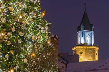 Lublin 'de Noel atmosferi. Polonya 'da Noel süsleri. Noel Aydınlatma Festivali. Noel tatili. Lublin 'de yeni yıl.  