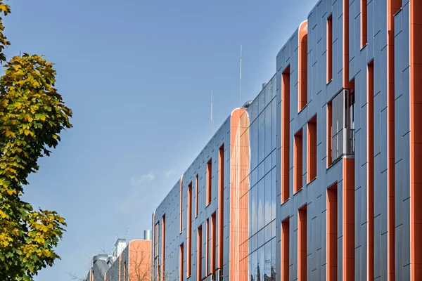 Barevný Detail Pro Fasádu Objektu Budova Materiál Svislých Hliníkových Oranžových — Stock fotografie