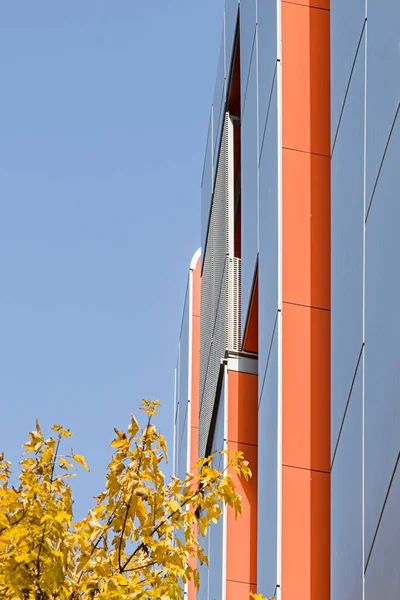 Színes Részletek Homlokzat Tárgy Épület Függőleges Alumínium Narancssárga Panelek Anyaga — Stock Fotó