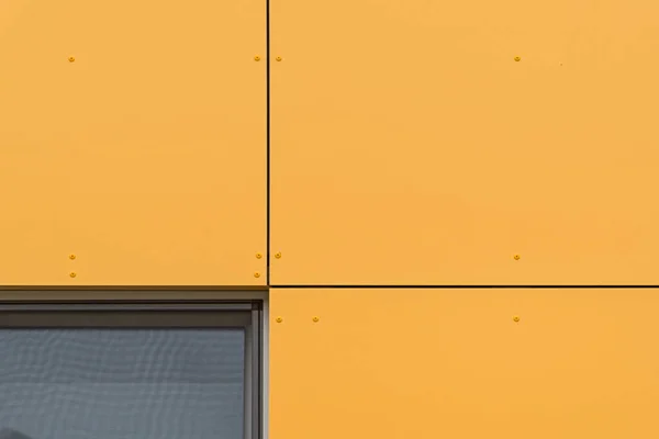 Façade Colorée Objet Bâtiment Matériau Des Panneaux Verticaux Orange — Photo
