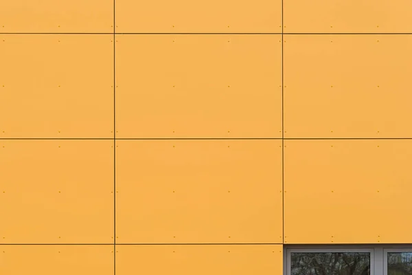 Façade Colorée Objet Bâtiment Matériau Des Panneaux Verticaux Orange — Photo