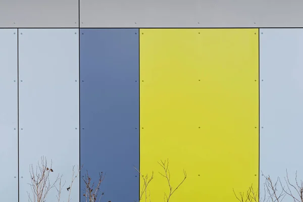 Façade Colorée Objet Bâtiment Matériau Des Panneaux Verticaux — Photo