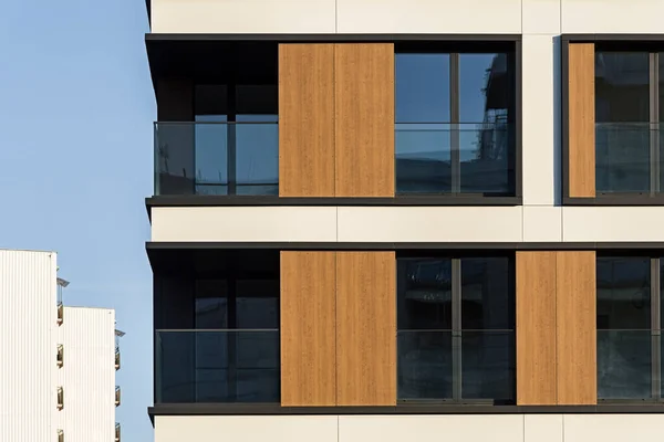 Detalle Moderno Edificio Multifamiliar Centro Ciudad Gran Número Pisos Balcones — Foto de Stock
