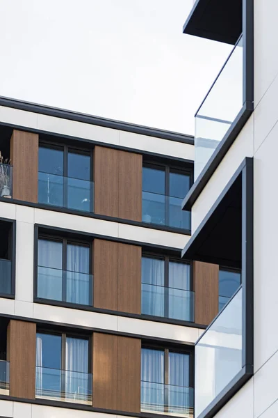 Detalle Moderno Edificio Multifamiliar Centro Ciudad Gran Número Pisos Balcones — Foto de Stock