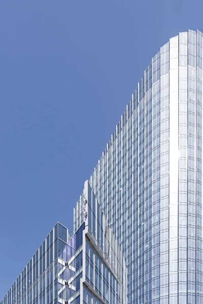 Dettaglio Sulla Facciata Grattacielo Grattacielo Tempo Nuvoloso Soleggiato Armonia Linee — Foto Stock