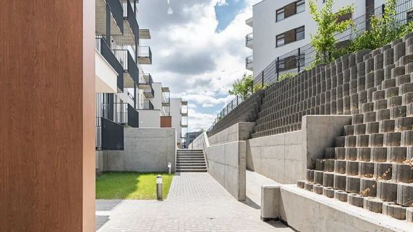 Modern Flerfamiljsbyggnad Europeisk Stad Ingången Till Trapphuset Väggar Och Trappor — Stockfoto