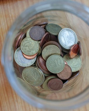 Ekonomik durgunluk için biriktirdiğim cam kavanozdaki euro sikkeleri