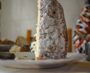 Noel 'de şeker tozuyla kaplanmış pandoro tipik bir şeydir.