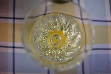 Galiçya 'dan bir kadeh beyaz şarap.