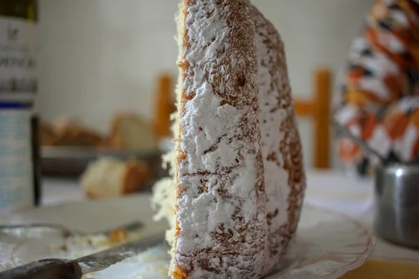 Вкусный Итальянский Пандоро Покрытый Сахарным Порошком — стоковое фото