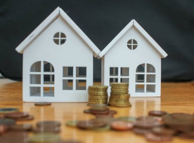 euro coins to buy real state in times of crisis