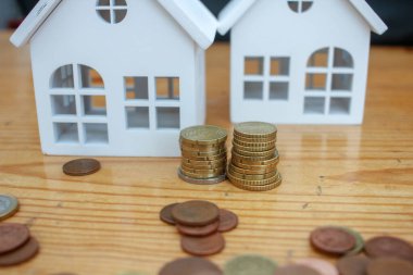 savings to buy real state in times of crisis