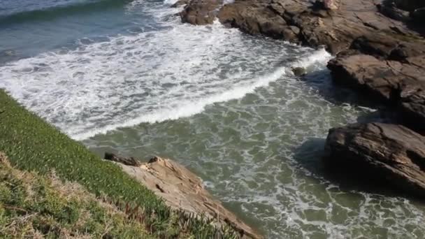 Морские Волны Кантона Достигают Побережья Испанского Города Фос — стоковое видео