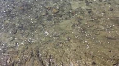 Deniz suyuna bakarken rahatlıyorum.