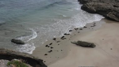 İspanya, Galiçya 'da Cantabrian denizinde küçük bir sahil.