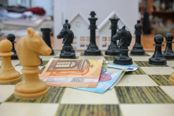 Playing Game Investing Euro Notes Chessboard — Stock Photo, Image