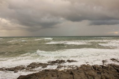 İspanya 'da Cantabrian Denizi' nde rüzgarlı bir gün