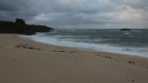 Eenzaam Strand Aan Kust Van Cantabrië Foz Spanje — Stockvideo