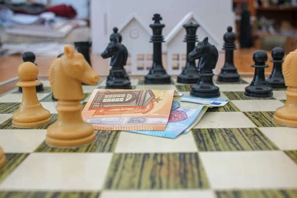 Euro Notes Chessboard Make Right Decisions Buy Houses — Stock Photo, Image