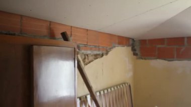 Evimde reform yapmak çok stresli.