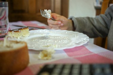 Epifani pastası yemek İspanya 'da bir gelenektir. Bu kremayla dolu.