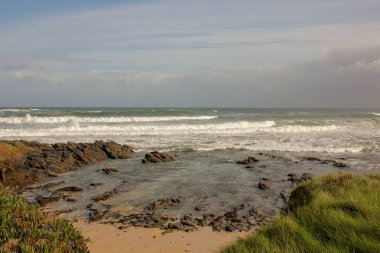 Galiçya, İspanya 'daki Cantabrian kıyılarında fırtına ve dalgalı deniz
