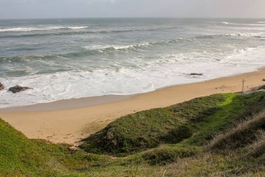 Cantabrian sahilinde dalgalar